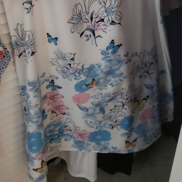 Polyester silky feel dress. Size Small/ medium. - Picture 2 of 4